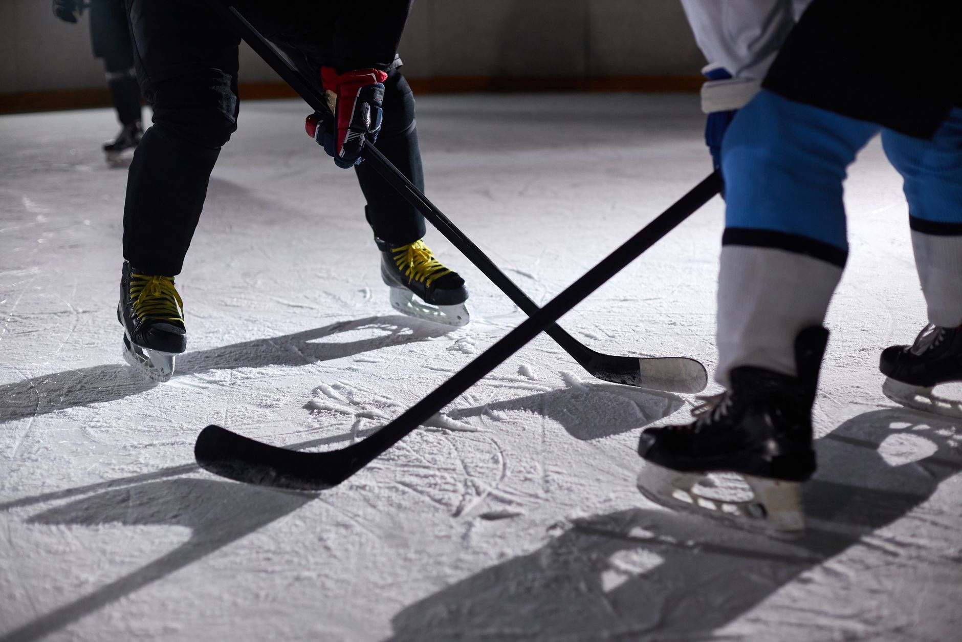 Les blessures cachées du hockey amateur : un risque sous-estimé