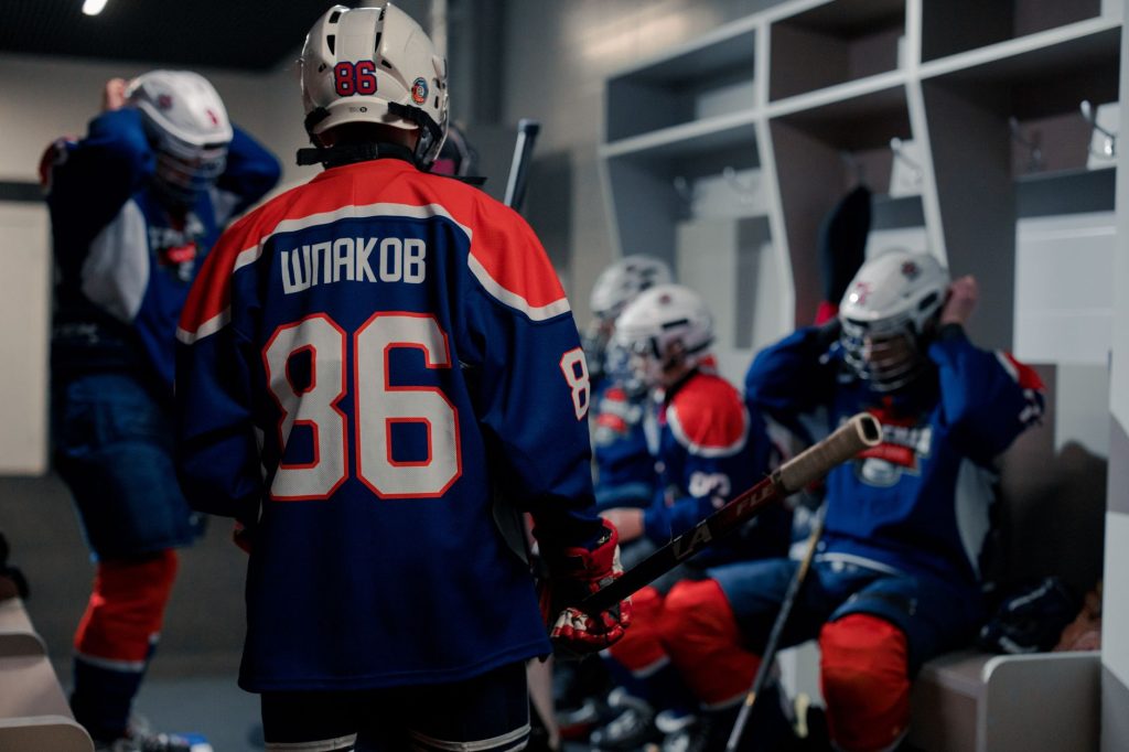 Les blessures cachées du hockey amateur : un risque sous-estimé